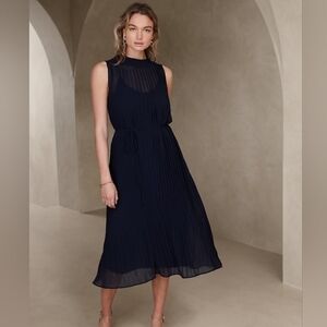 NWT! Banana Republic Pleated Midi Dress In Navy Size Small